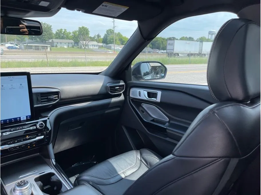 Ford Explorer photo 28