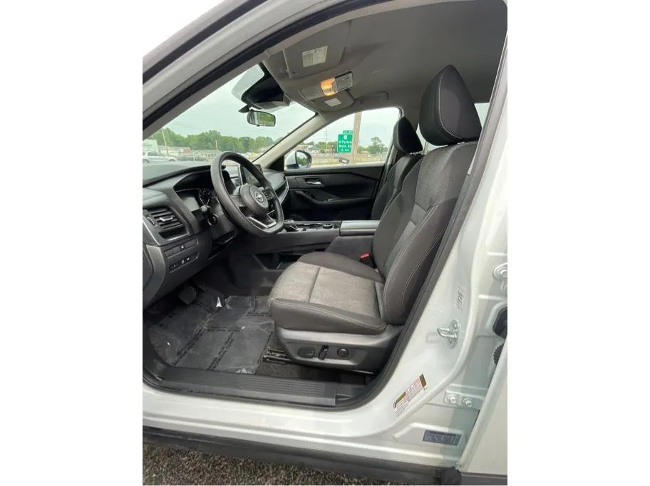 Nissan Rogue photo 13