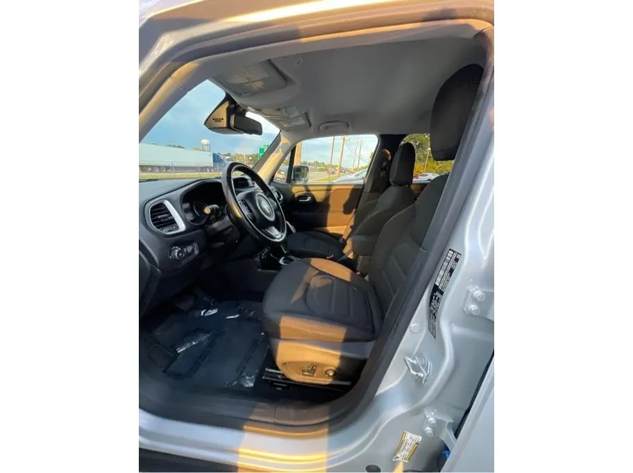 Jeep Renegade photo 13