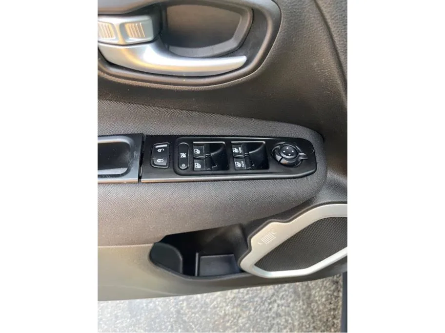 Jeep Renegade photo 14