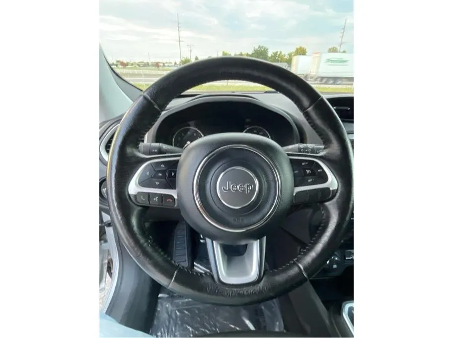 Jeep Renegade photo 18
