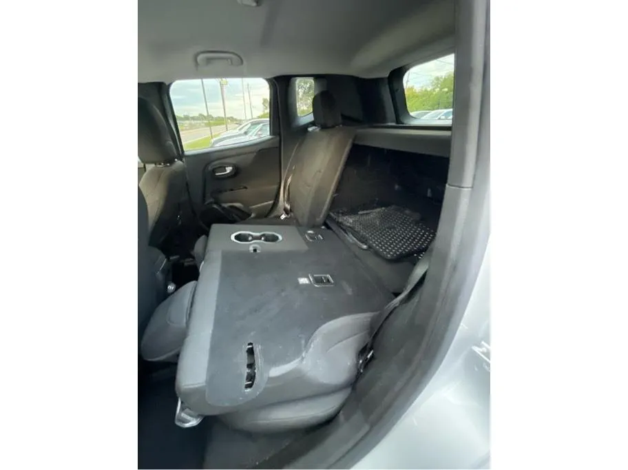 Jeep Renegade photo 28