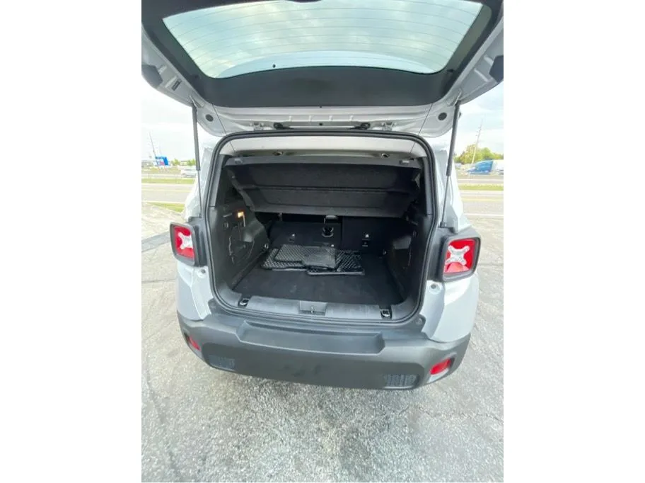 Jeep Renegade photo 29