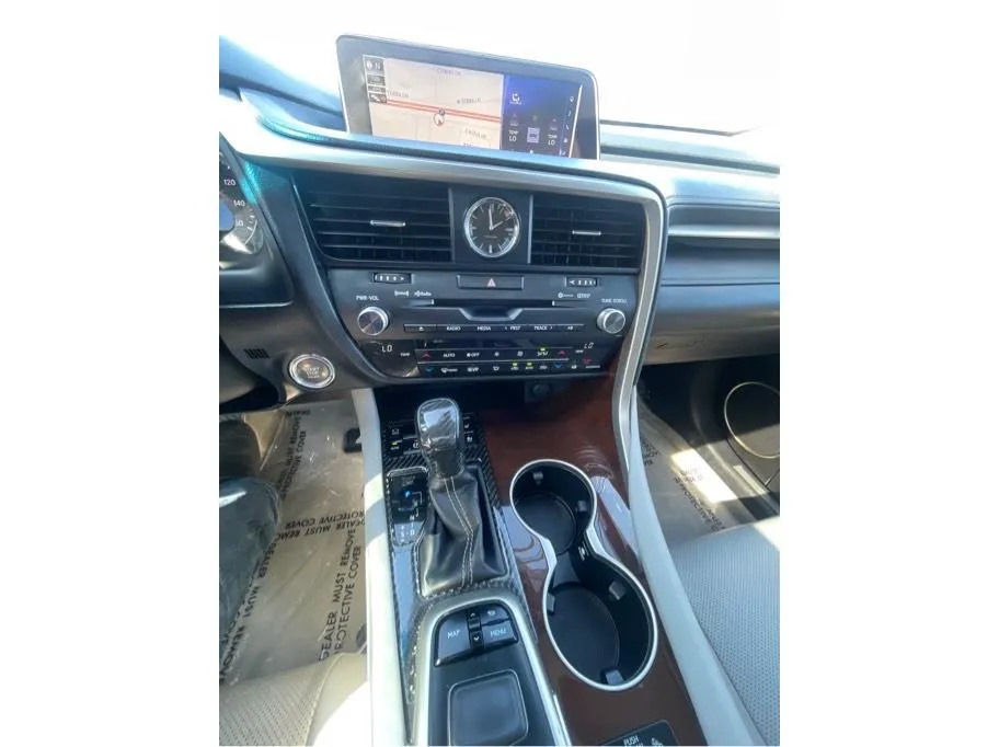 Lexus RX photo 16