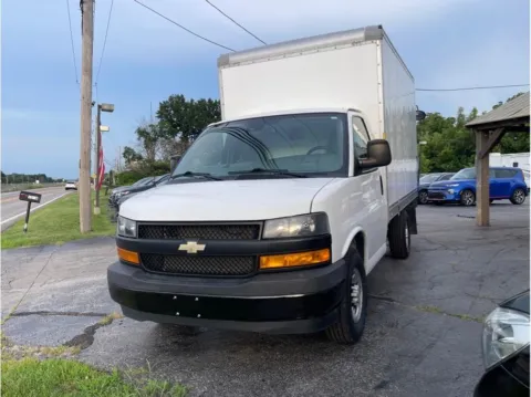 White 2019 Chevrolet Express Commercial Cutaway Cutaway Van 2D for sale in O’Fallon, MO