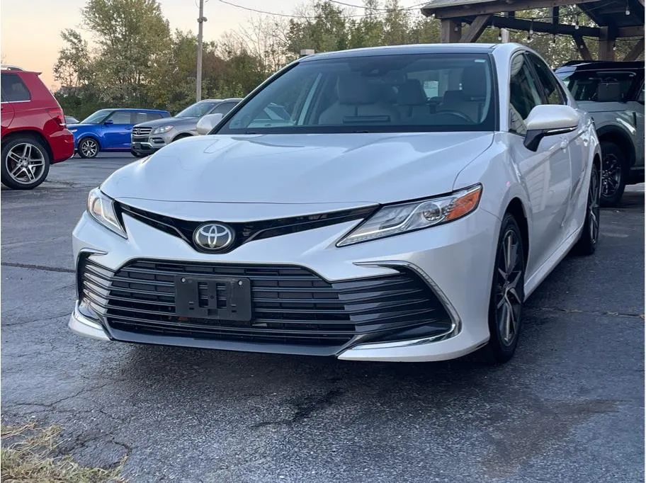 White 2022 Toyota Camry XLE Sedan 4D for sale in O’Fallon, MO