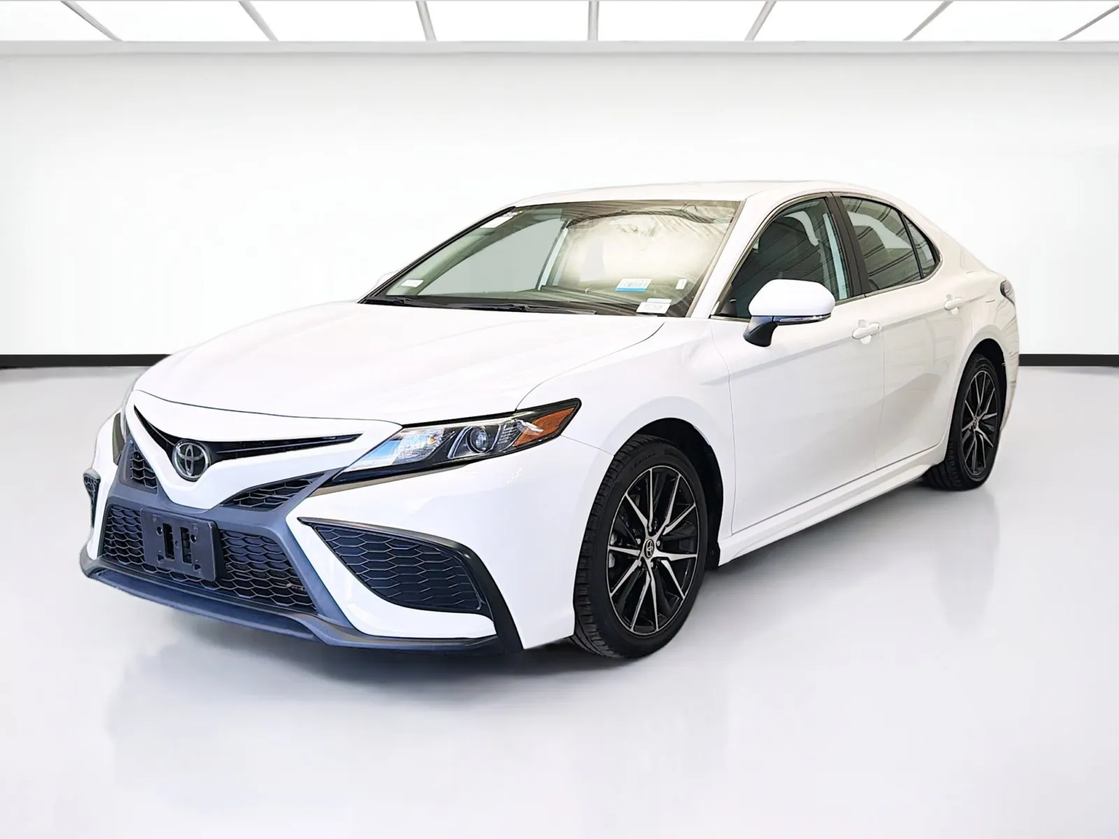 White 2023 Toyota Camry SE for sale in Montclair, CA