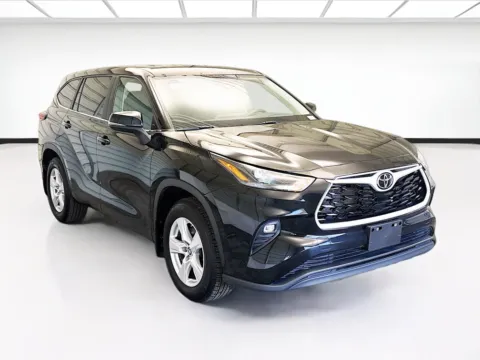 Another view of 2024 Toyota Highlander LE for sale in Montclair, CA at STG Montclair