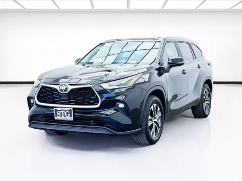 Black 2023 Toyota Highlander XLE for sale in Montclair, CA