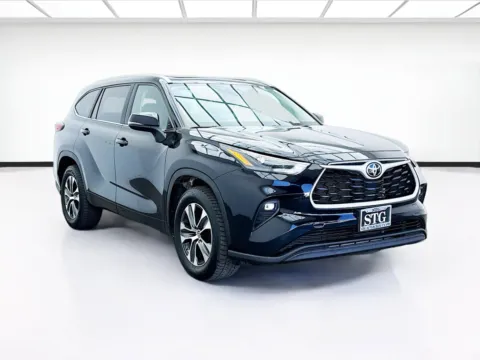 Another view of 2023 Toyota Highlander XLE for sale in Montclair, CA at STG Montclair