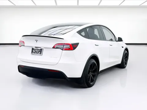 More photos of 2021 Tesla Model Y Long Range at STG Montclair, CA