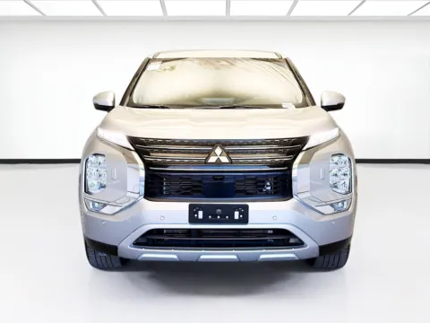 Photos of 2024 Mitsubishi Outlander SE for sale in Montclair, CA at STG Montclair