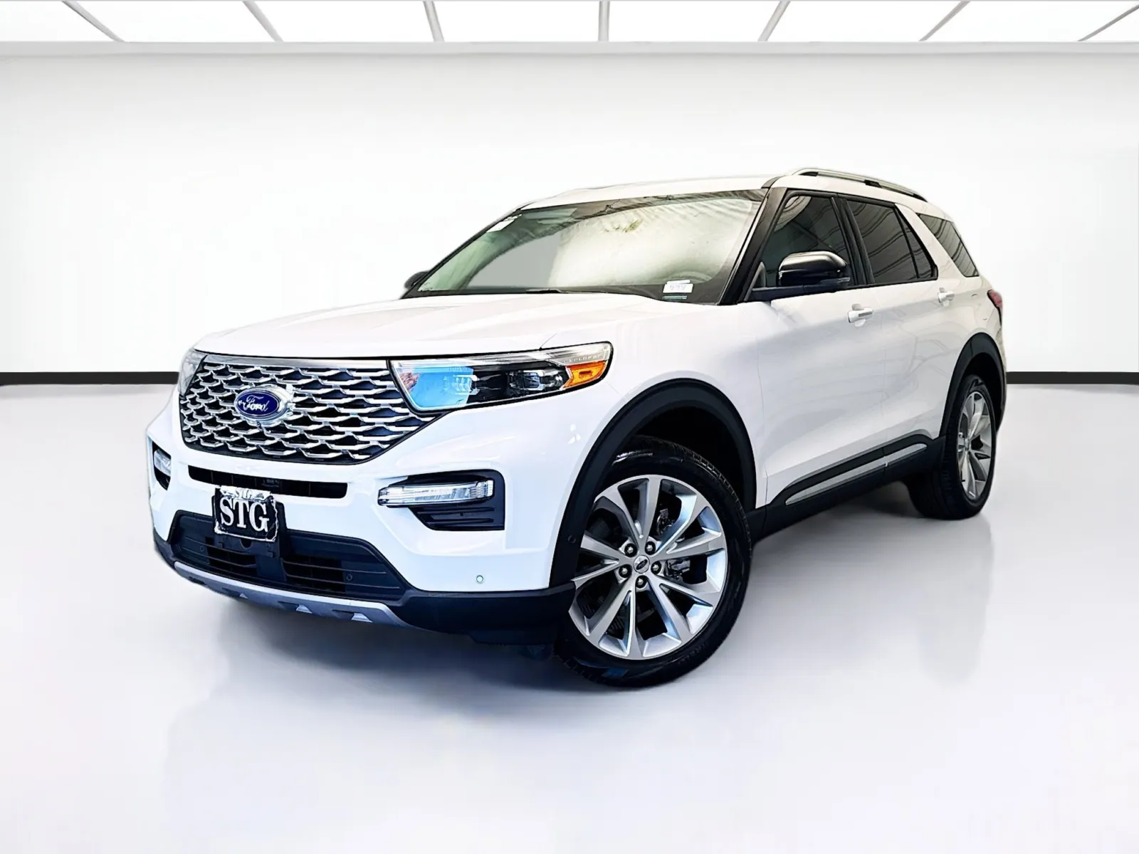 White 2022 Ford Explorer Platinum for sale in Montclair, CA