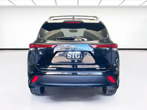 More photos of 2024 Toyota Highlander at STG Montclair, CA