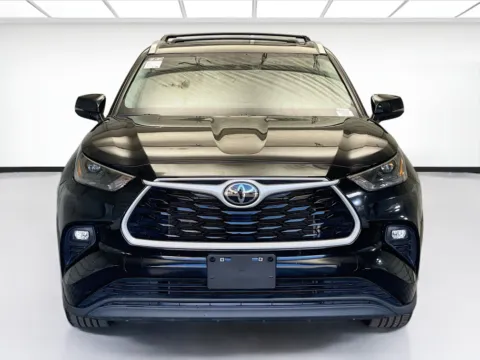Photos of 2024 Toyota Highlander for sale in Montclair, CA at STG Montclair