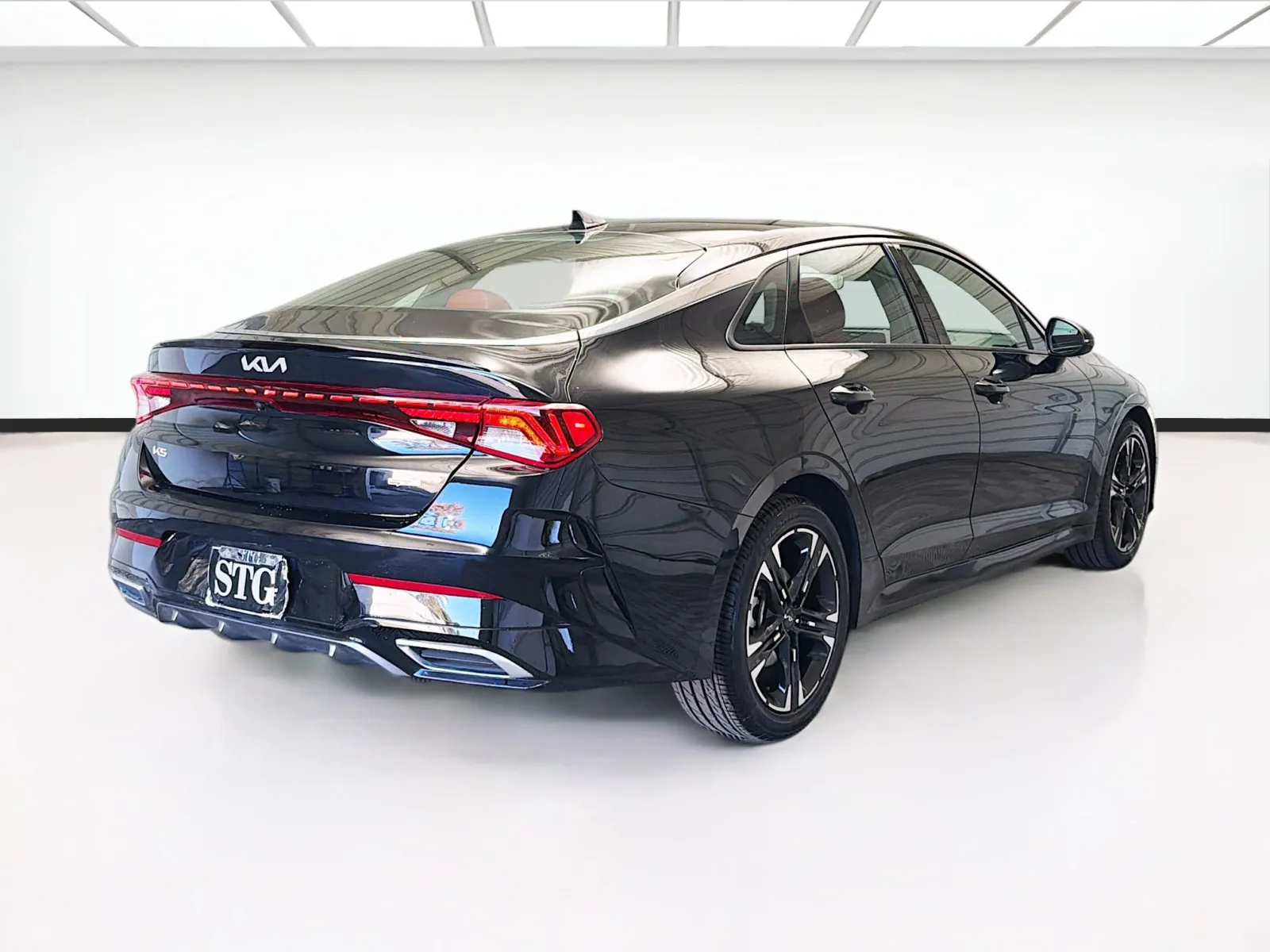 2024 Kia K5 GT-Line photo 2