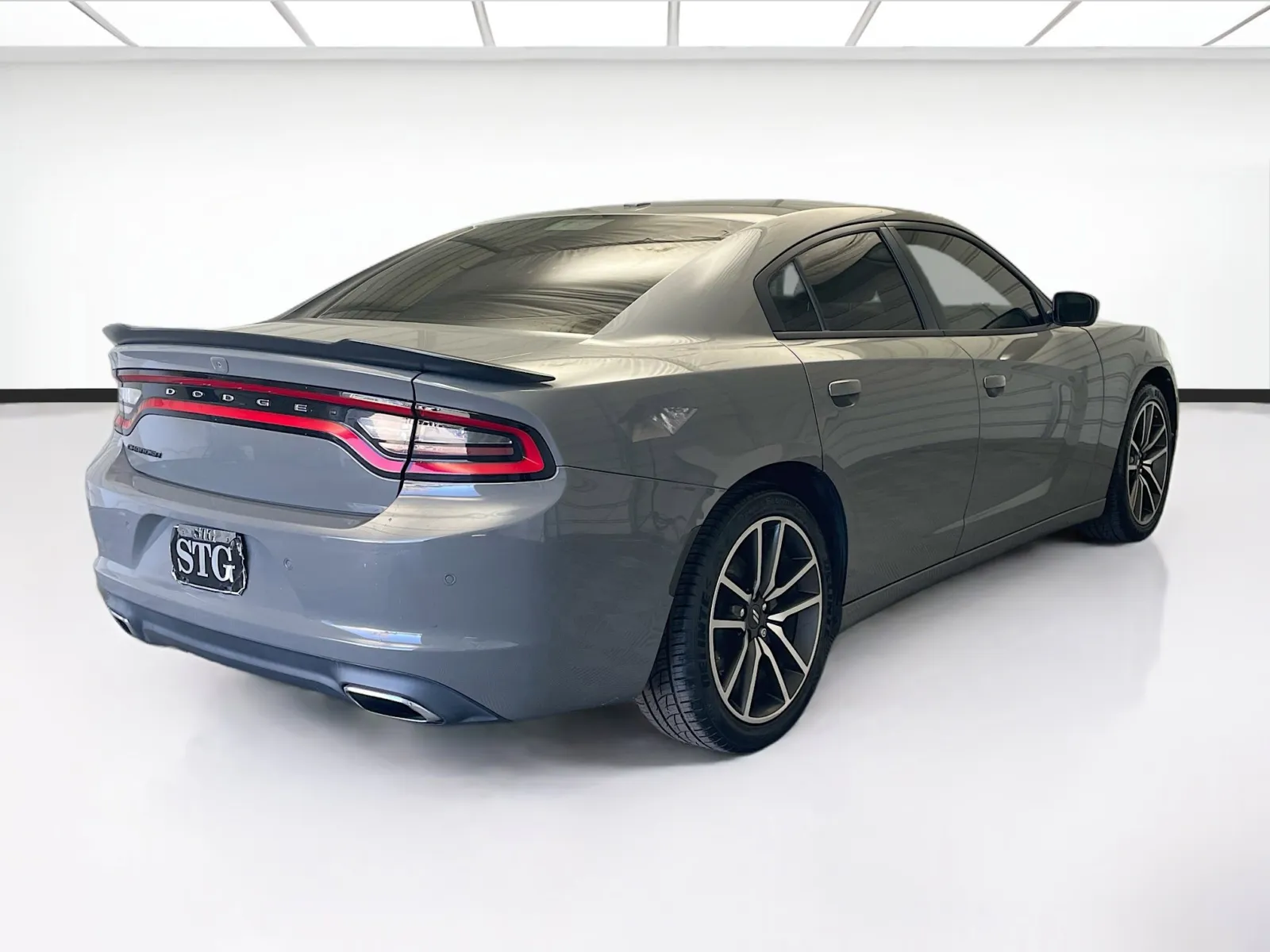2018 Dodge Charger SXT photo 2