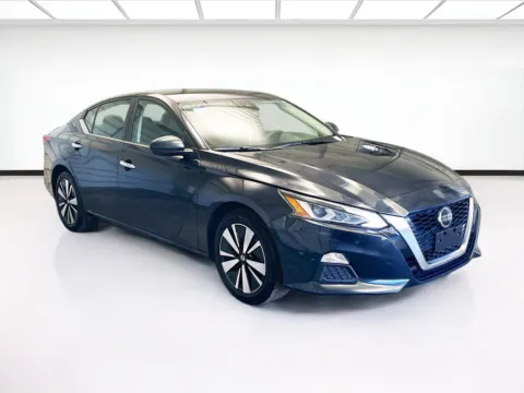 Another view of 2022 Nissan Altima 2.5 SV for sale in Montclair, CA at STG Montclair