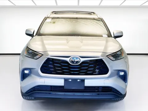 Photos of 2022 Toyota Highlander XLE for sale in Montclair, CA at STG Montclair