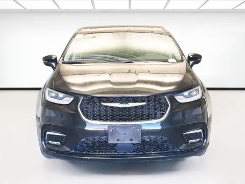 Photos of 2023 Chrysler Pacifica Touring L for sale in Montclair, CA at STG Montclair