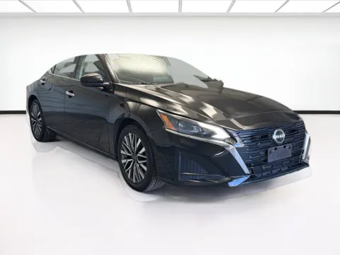 Another view of 2023 Nissan Altima 2.5 SV for sale in Montclair, CA at STG Montclair