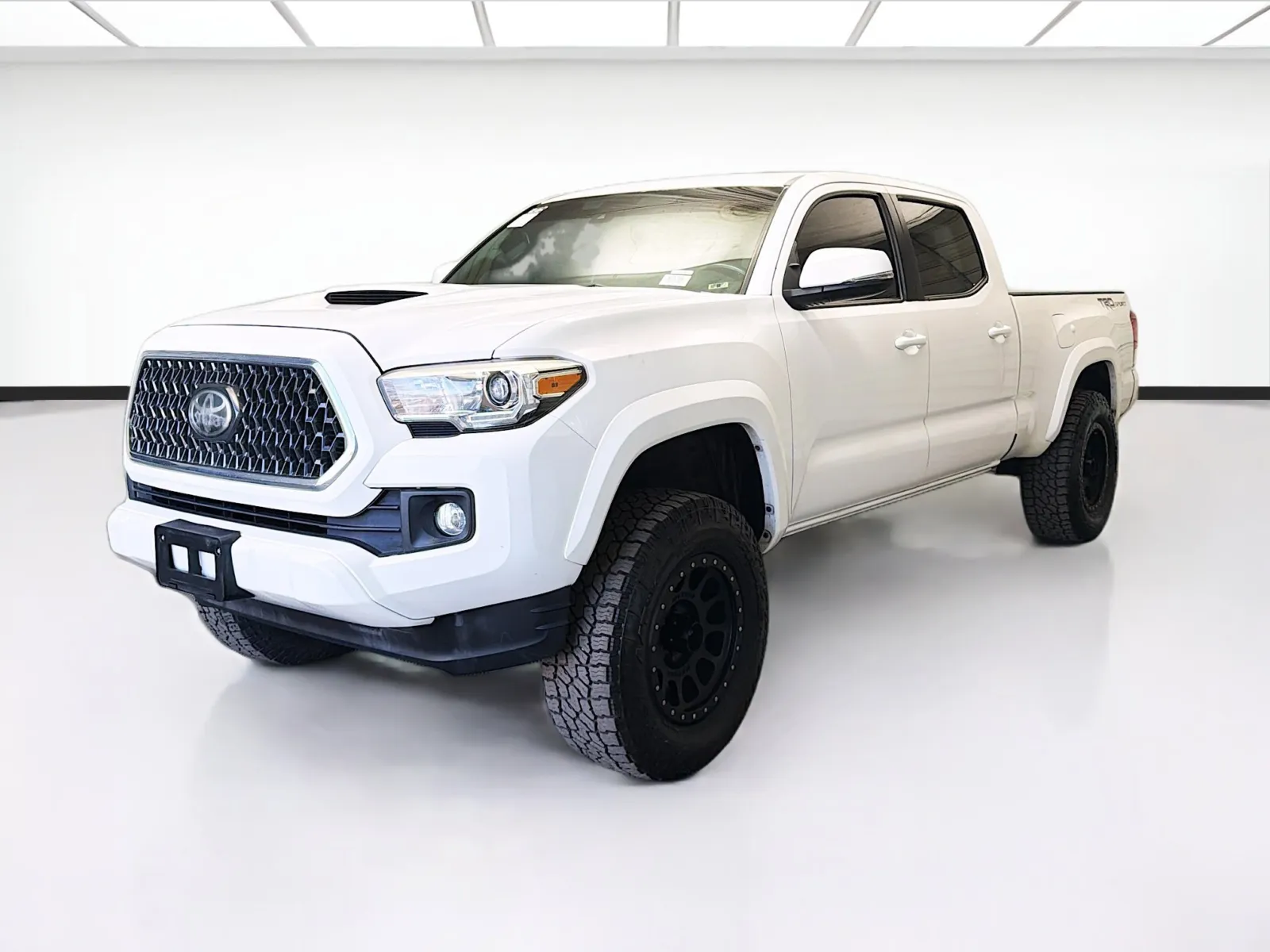 White 2019 Toyota Tacoma TRD Premium Sport & TECHNOLOGY PACKAGE V6 for sale in Montclair, CA