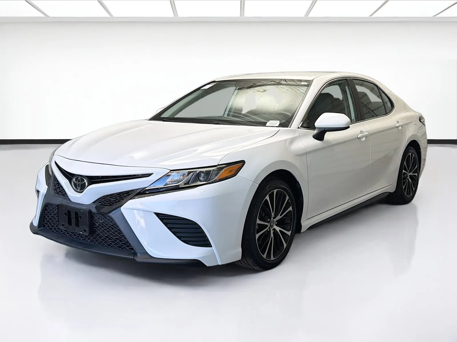 White 2020 Toyota Camry SE for sale in Montclair, CA