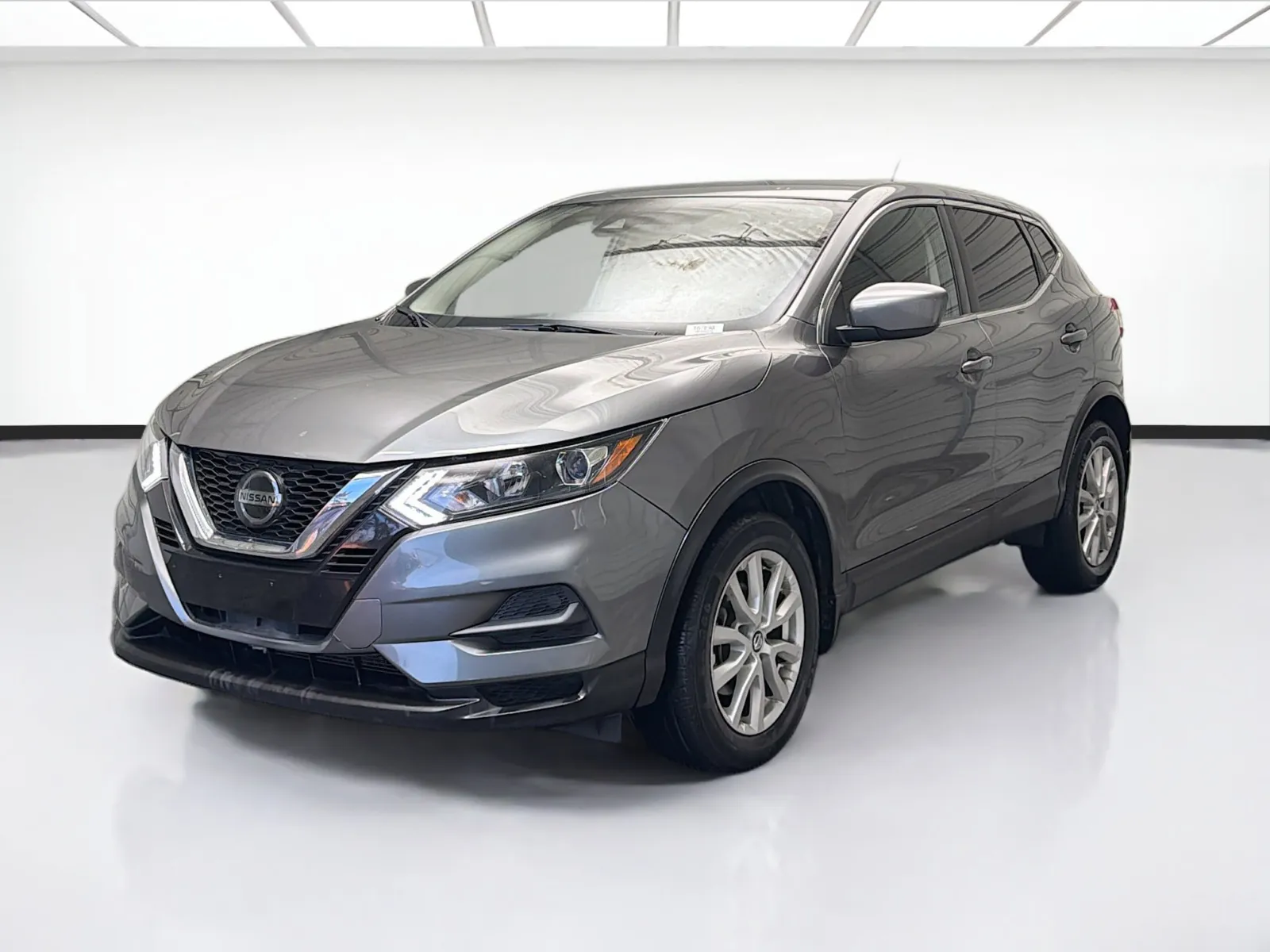 2022 Nissan Rogue Sport S's photo