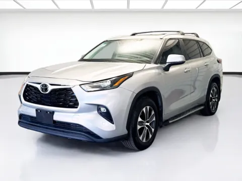 Silver 2024 Toyota Highlander XLE for sale in Montclair, CA