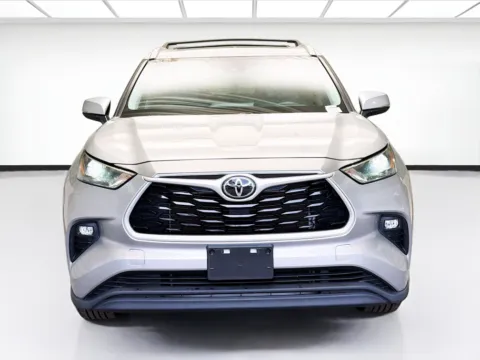 Photos of 2022 Toyota Highlander XLE for sale in Montclair, CA at STG Montclair