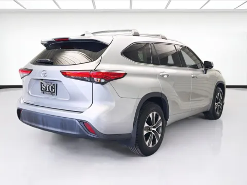 More photos of 2022 Toyota Highlander XLE at STG Montclair, CA