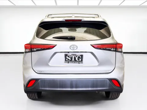 More photos of 2022 Toyota Highlander XLE at STG Montclair, CA