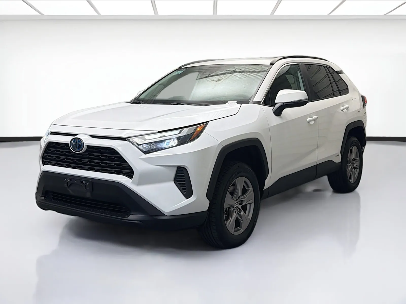 2023 Toyota RAV4 LE's photo