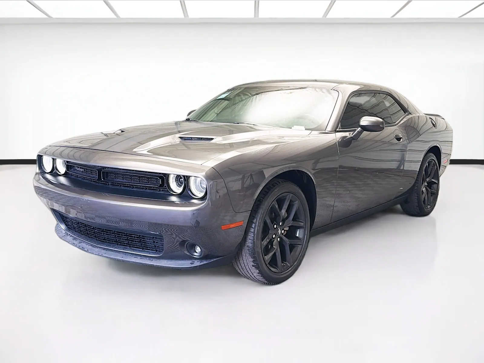 2022 Dodge Challenger SXT's photo