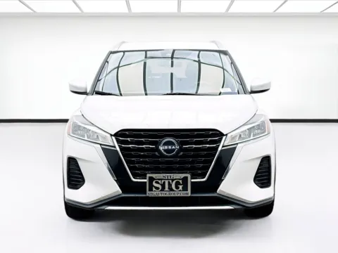 Photos of 2022 Nissan Kicks SV for sale in Montclair, CA at STG Montclair