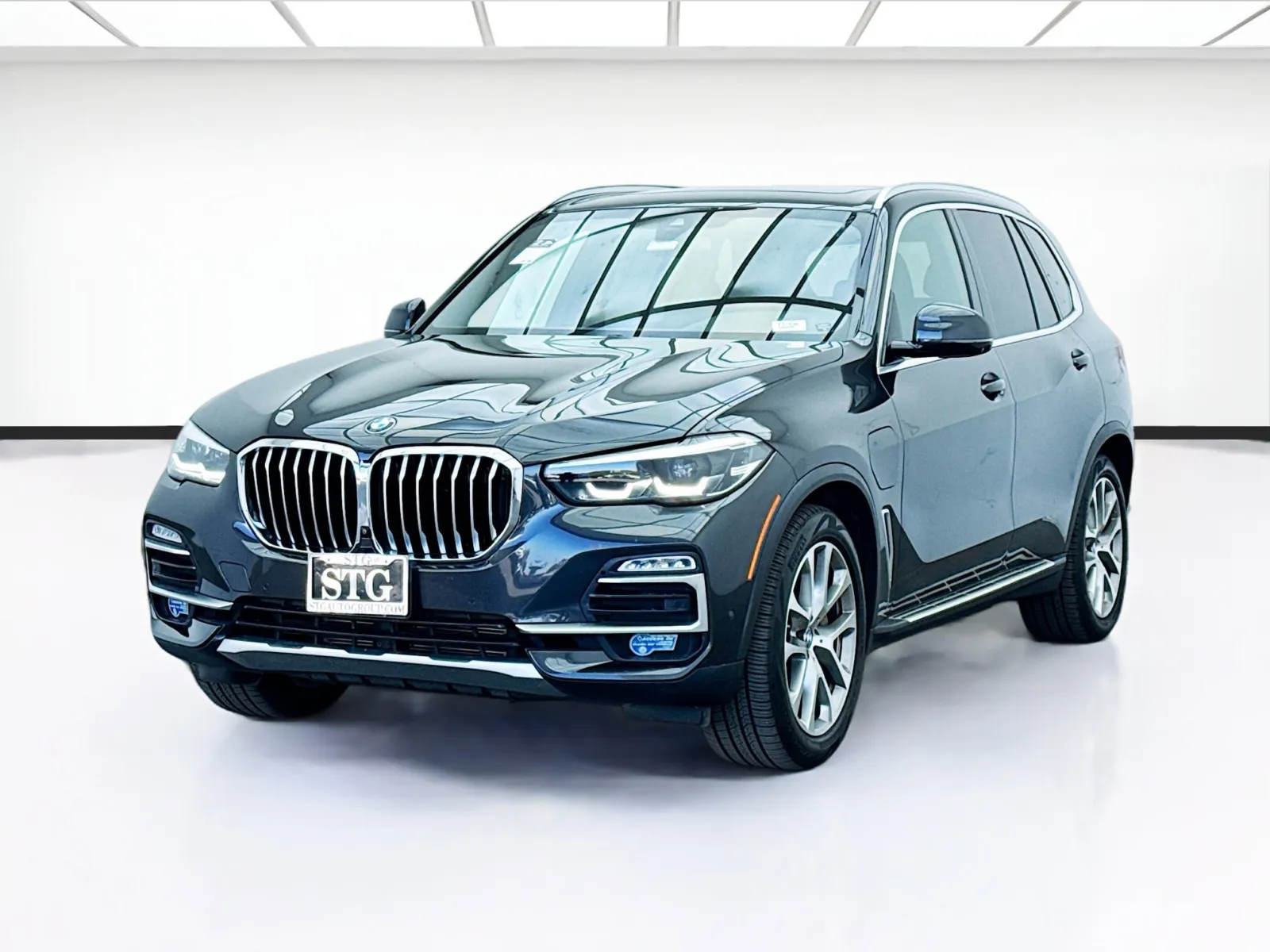2021 BMW X5 45e's photo