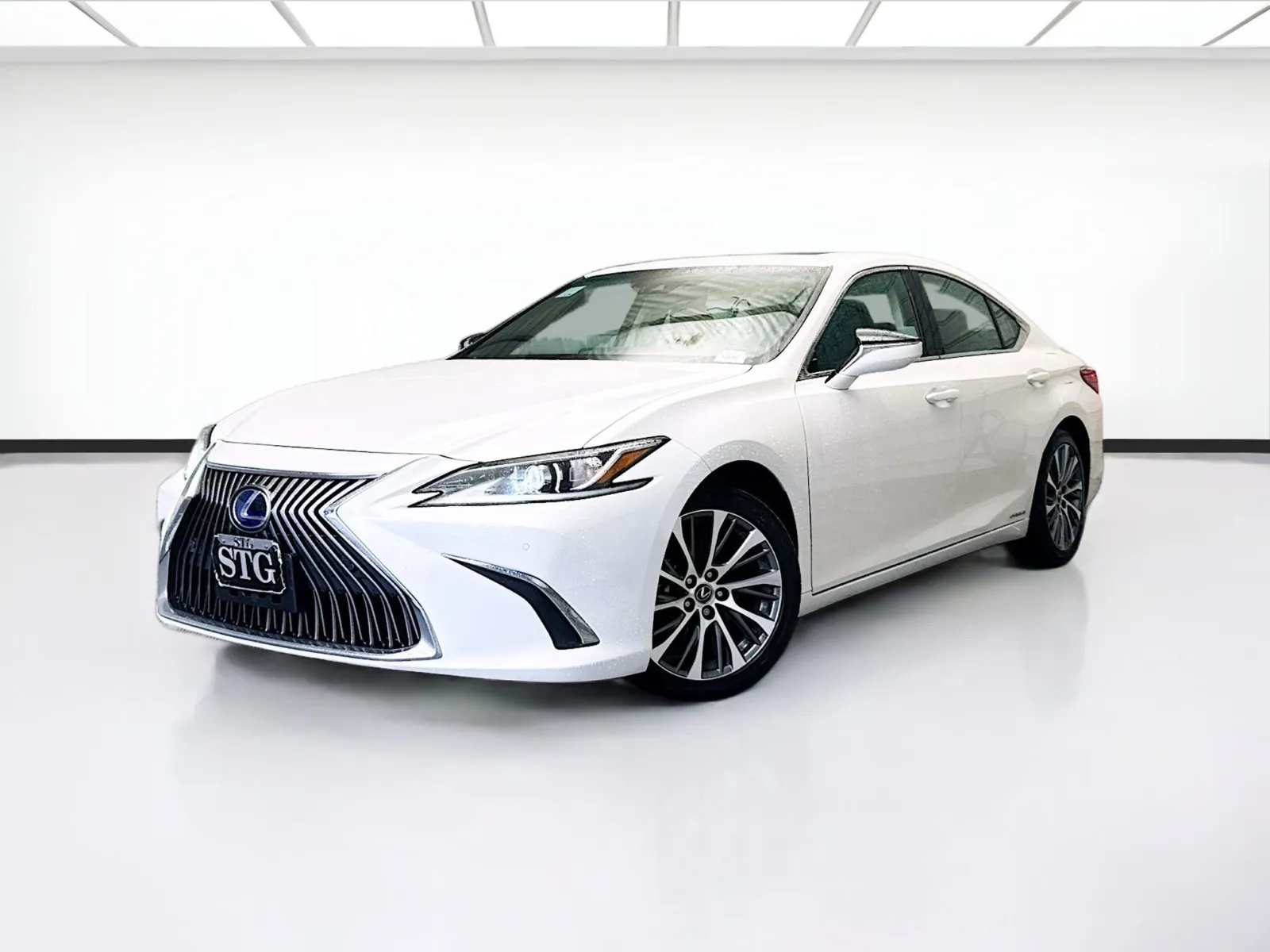2021 Lexus ES Hybrid 300h's photo