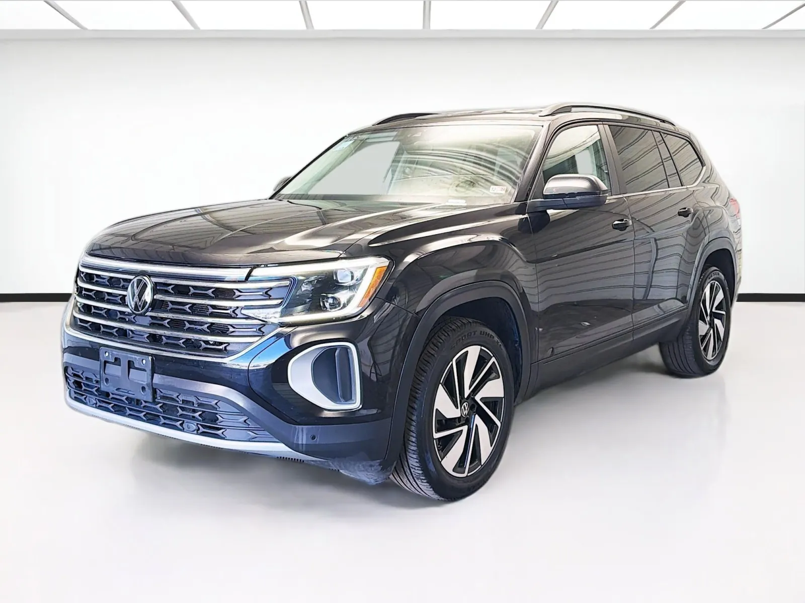 Black 2024 Volkswagen Atlas 2.0T SE w/Technology for sale in Montclair, CA