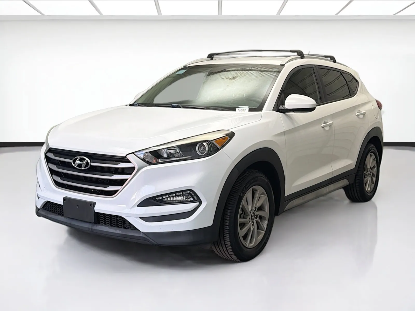 White 2017 Hyundai Tucson SE for sale in Montclair, CA