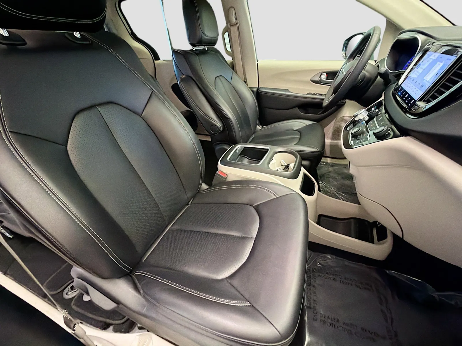 Chrysler Pacifica photo 15