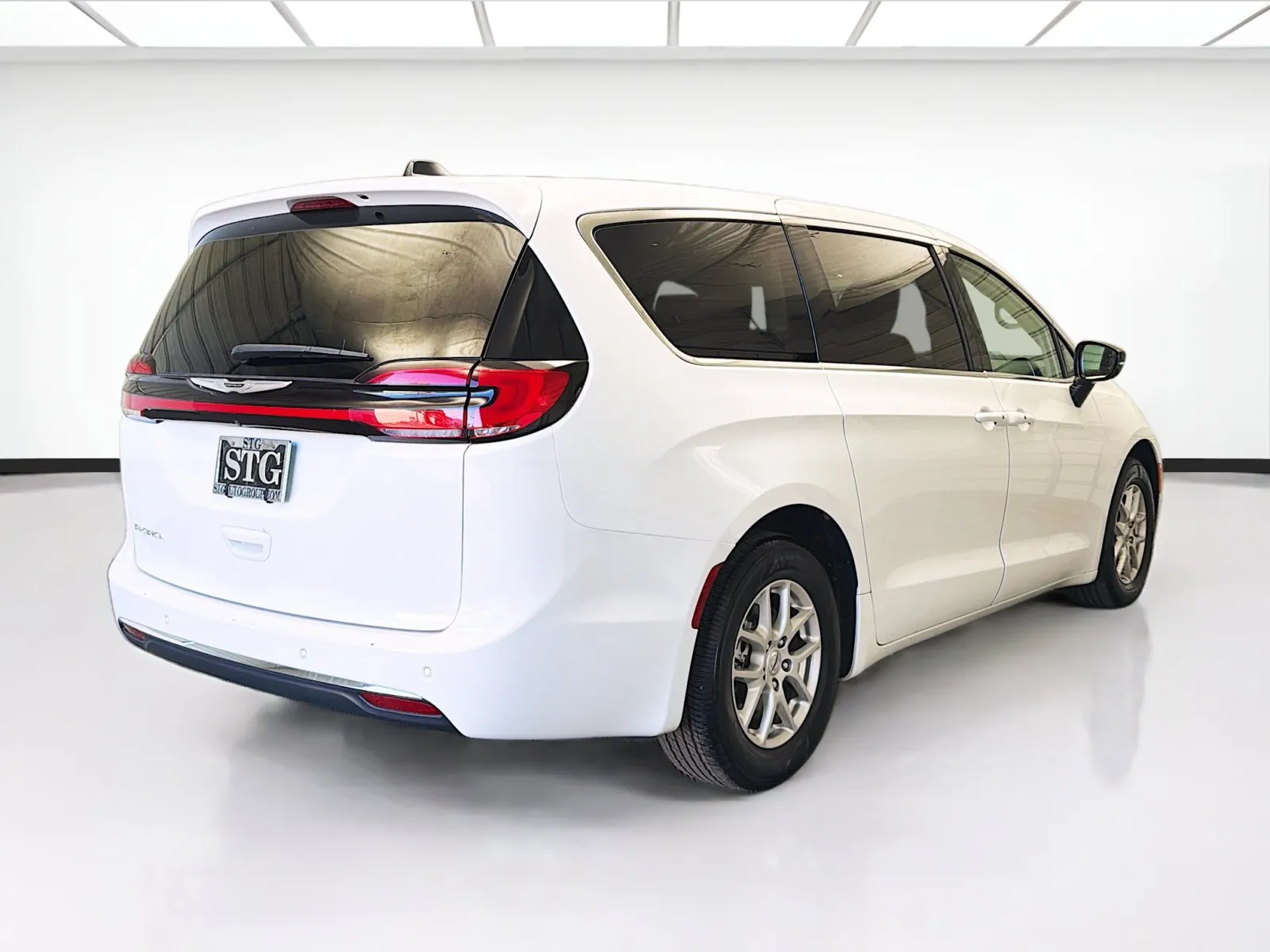 Chrysler Pacifica photo 4