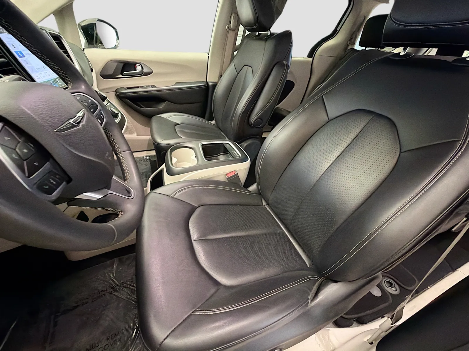 Chrysler Pacifica photo 11