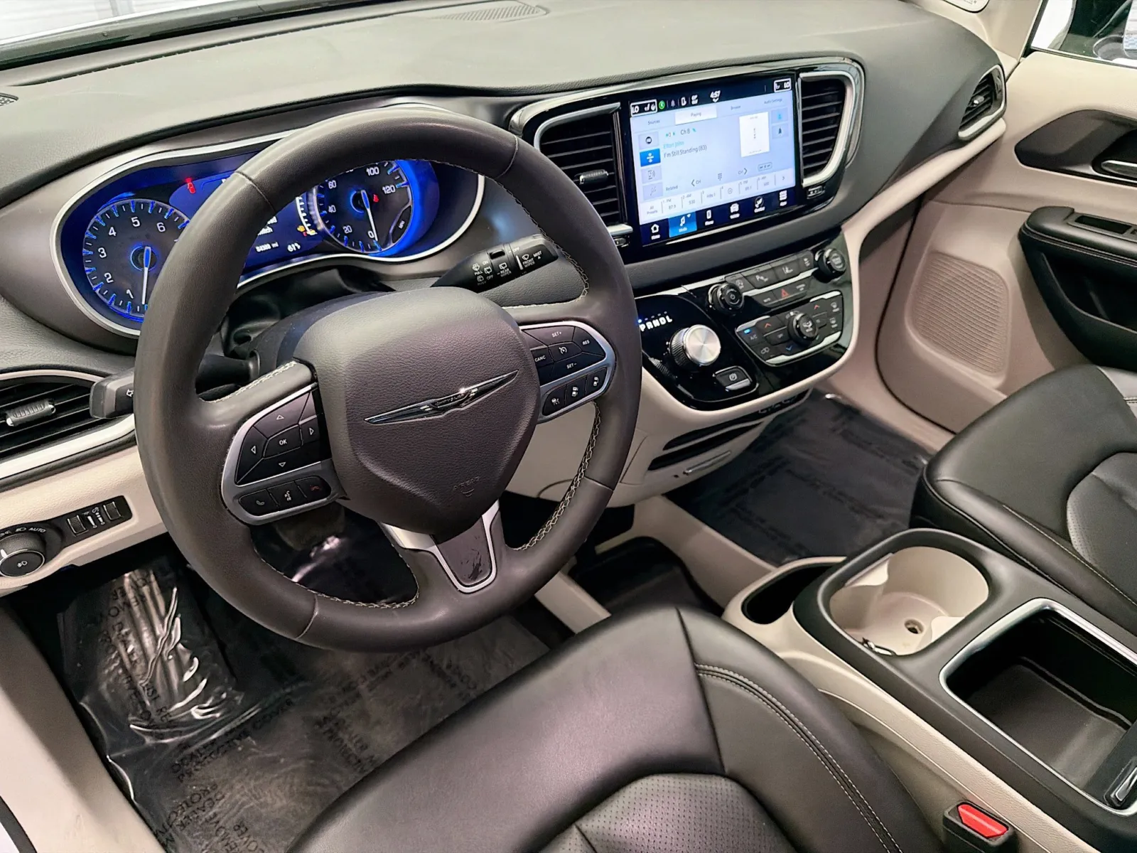 Chrysler Pacifica photo 7