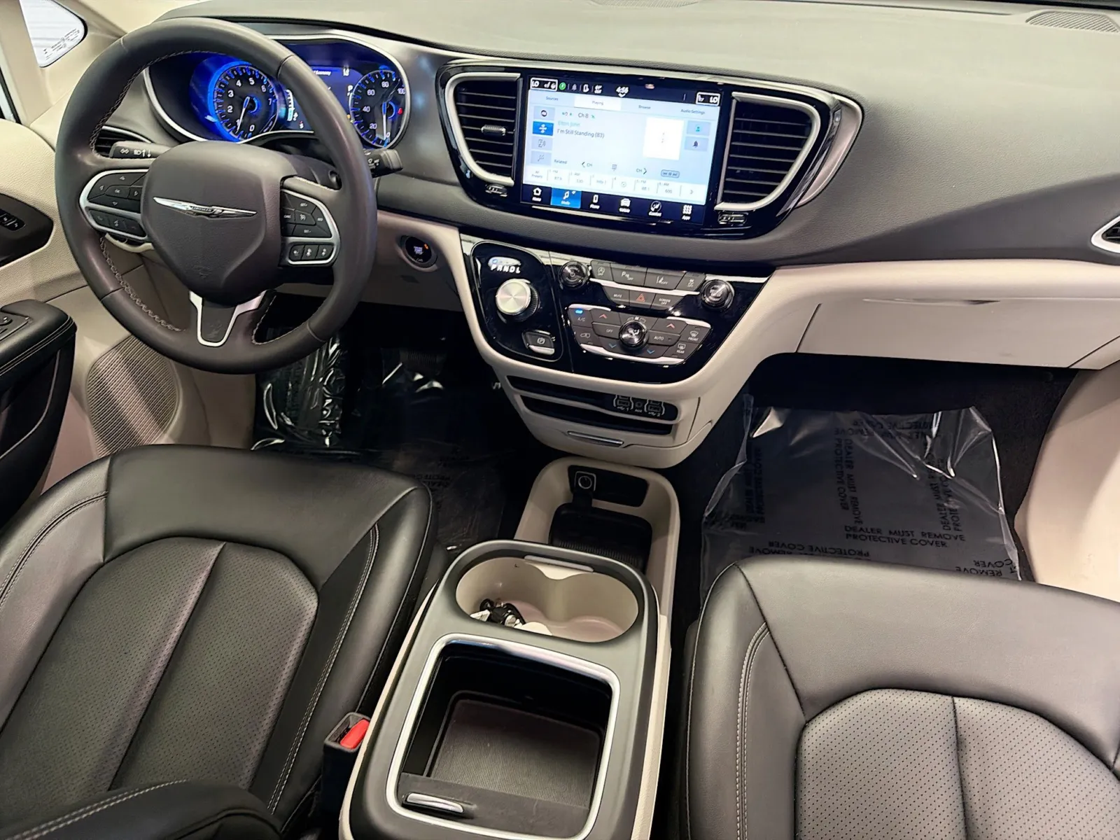 Chrysler Pacifica photo 12