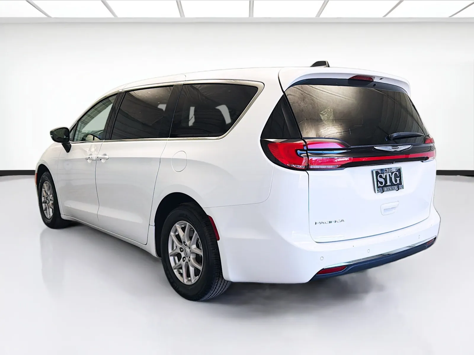 Chrysler Pacifica photo 6