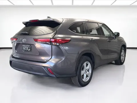 More photos of 2021 Toyota Highlander LE at STG Montclair, CA
