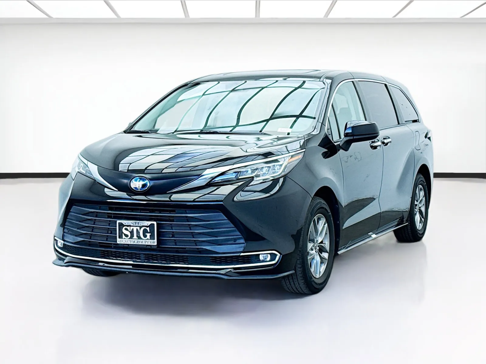 2022 Toyota Sienna XLE for sale in Montclair, CA