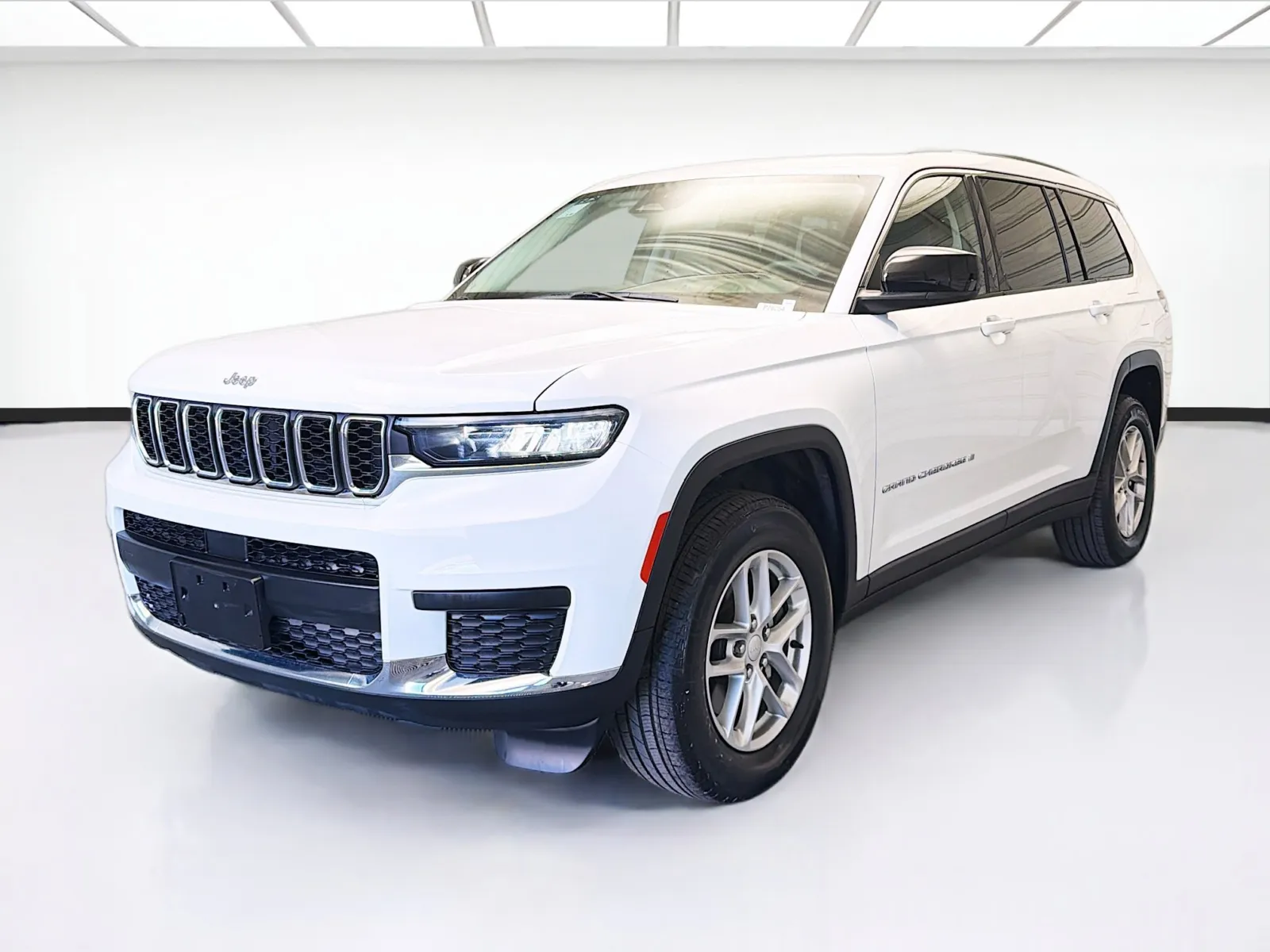 White 2023 Jeep Grand Cherokee L Laredo for sale in Montclair, CA
