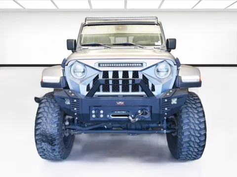 Photos of 2020 Jeep Gladiator Overland for sale in Montclair, CA at STG Montclair