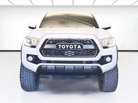 White 2020 Toyota Tacoma TRD Off-Road w/TECHNOLOGY PACKAGE V6 for sale in Montclair, CA